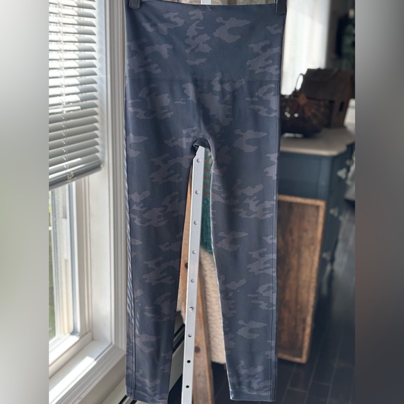 SPANX Look at Me Now Leggings - Picture 9 of 12